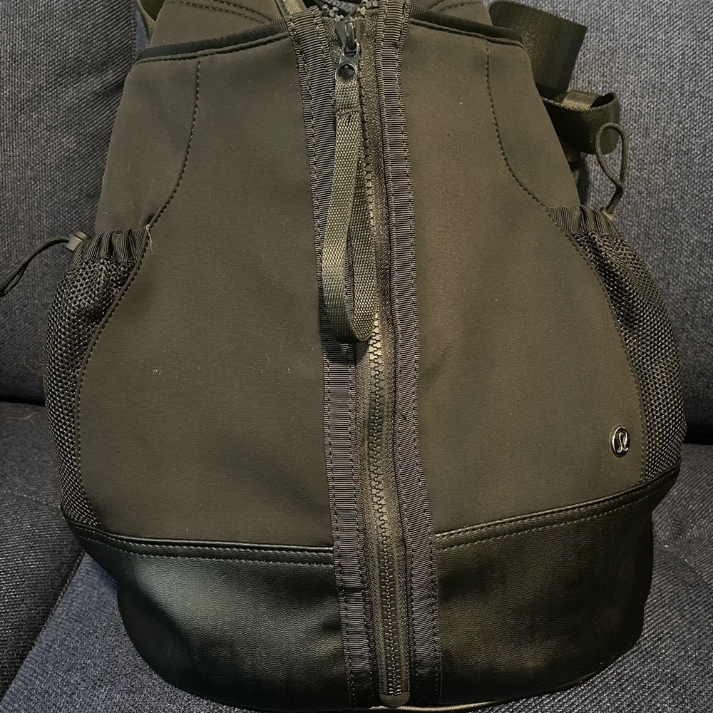Lululemon Match Point Rally Tennis Bag
